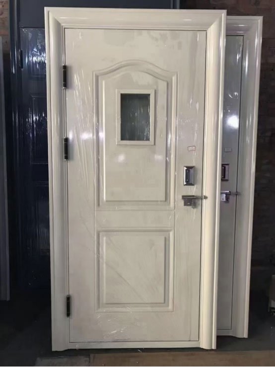 汉台学校教室门