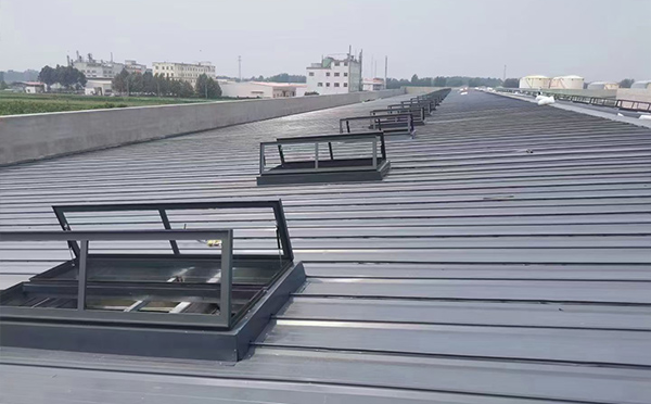 某中学室内体育馆汉台排烟窗改造项目