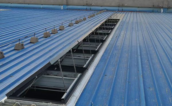 某城市大型商业综合体中庭汉台排烟窗工程