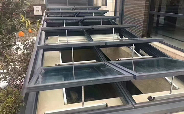 某轨道交通车辆维修车间汉台排烟窗应用