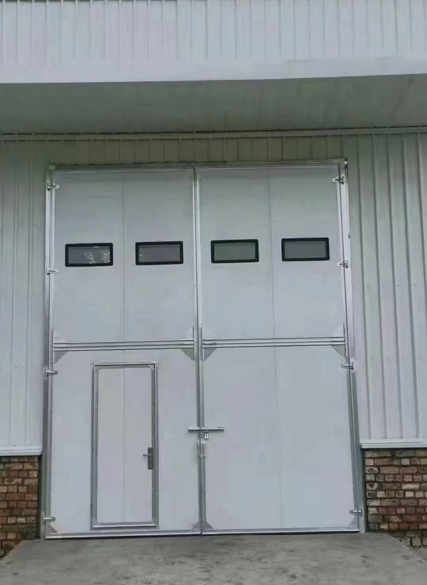 汉台工业门在设备装配车间出入口的实施记录